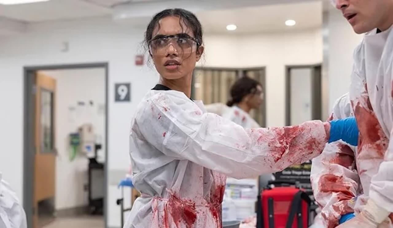 Supriya Ganesh di The Pitt fa coming out: "Sono queer, scioccata da quanto siano restrittivi i ruoli di genere negli USA" - Supriya Ganesh 2 - Gay.it