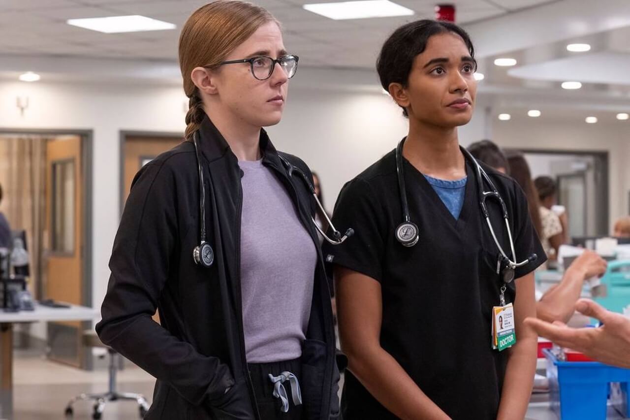 Supriya Ganesh di The Pitt fa coming out: "Sono queer, scioccata da quanto siano restrittivi i ruoli di genere negli USA" - Supriya Ganesh in The Pitt - Gay.it