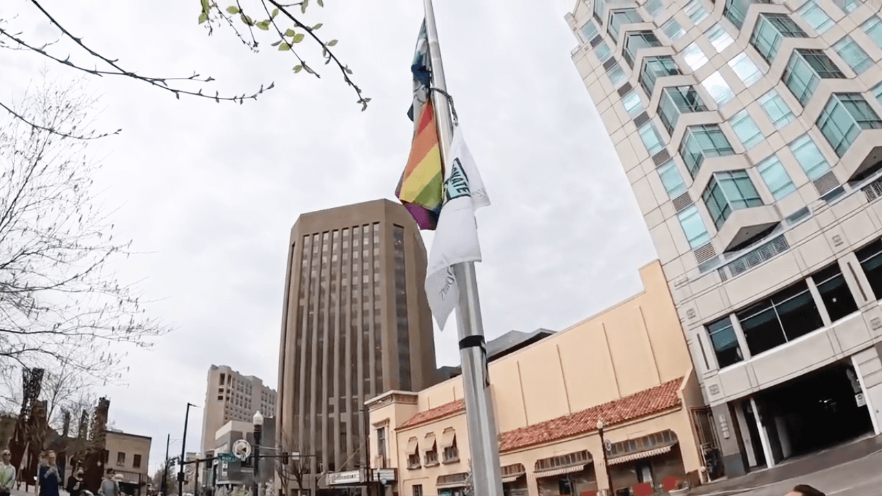 Utah e Idaho censurano la bandiera Progress Pride