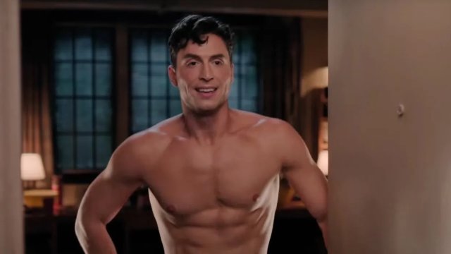 Overcompensating, Benito Skinner pronto a partire con una 2a stagione "folle e squilibrata" - benito skinner in overcompensating - Gay.it