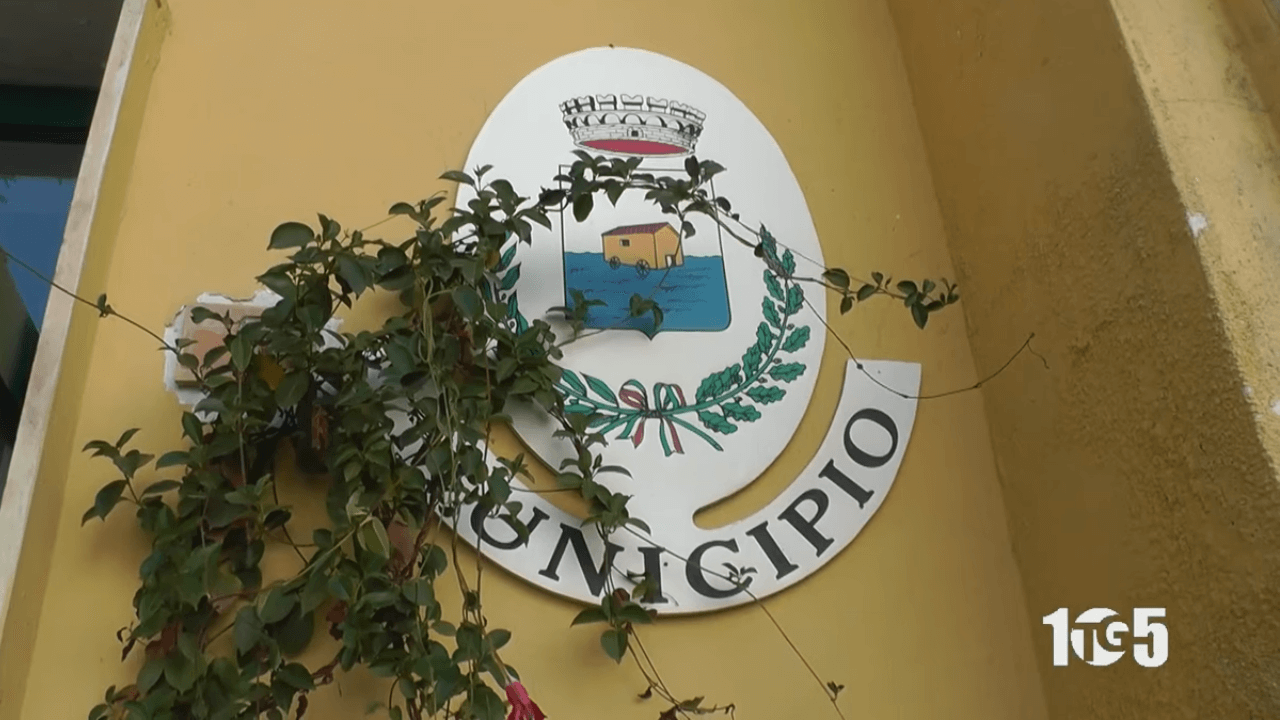 Accuse di omofobia durante il consiglio comunale di Camerota