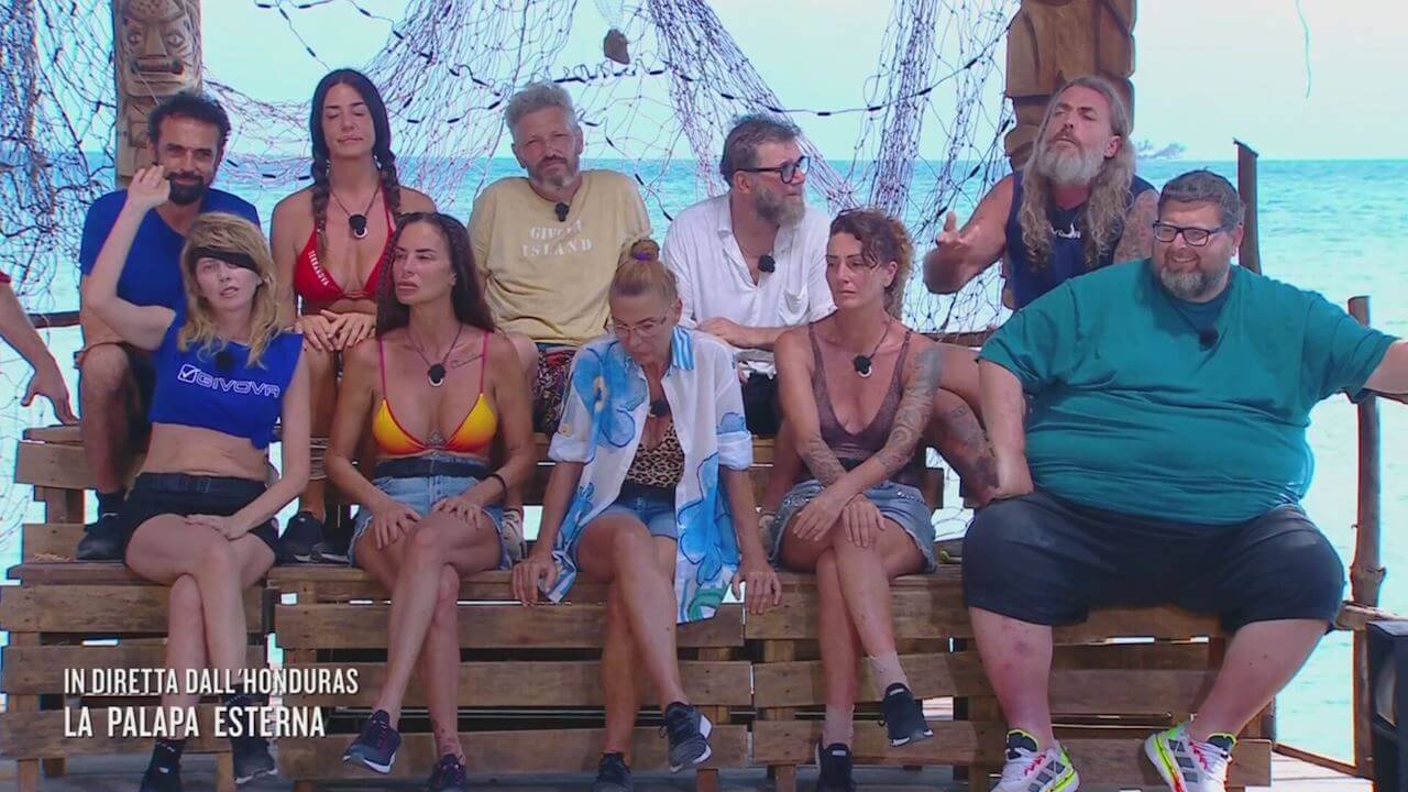 Isola dei Famosi 2025: Loredana Cannata aiuta Mario Adinolfi