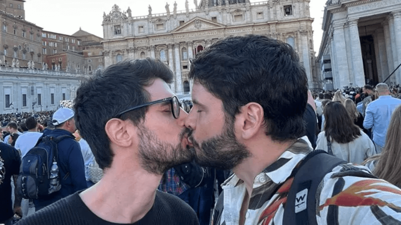 Juan e Bruno, i protagonisti del bacio gay - Foto La Stampa