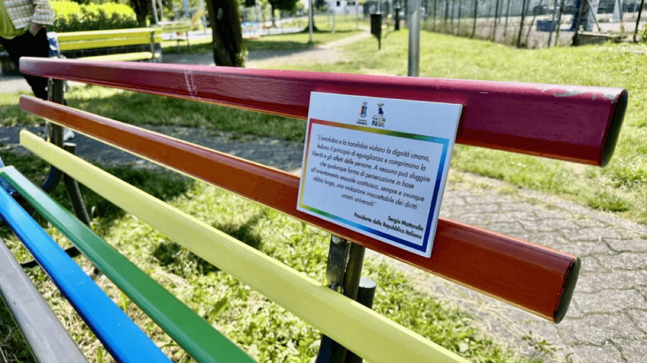 Panchina Arcobaleno in provincia di Piacenza