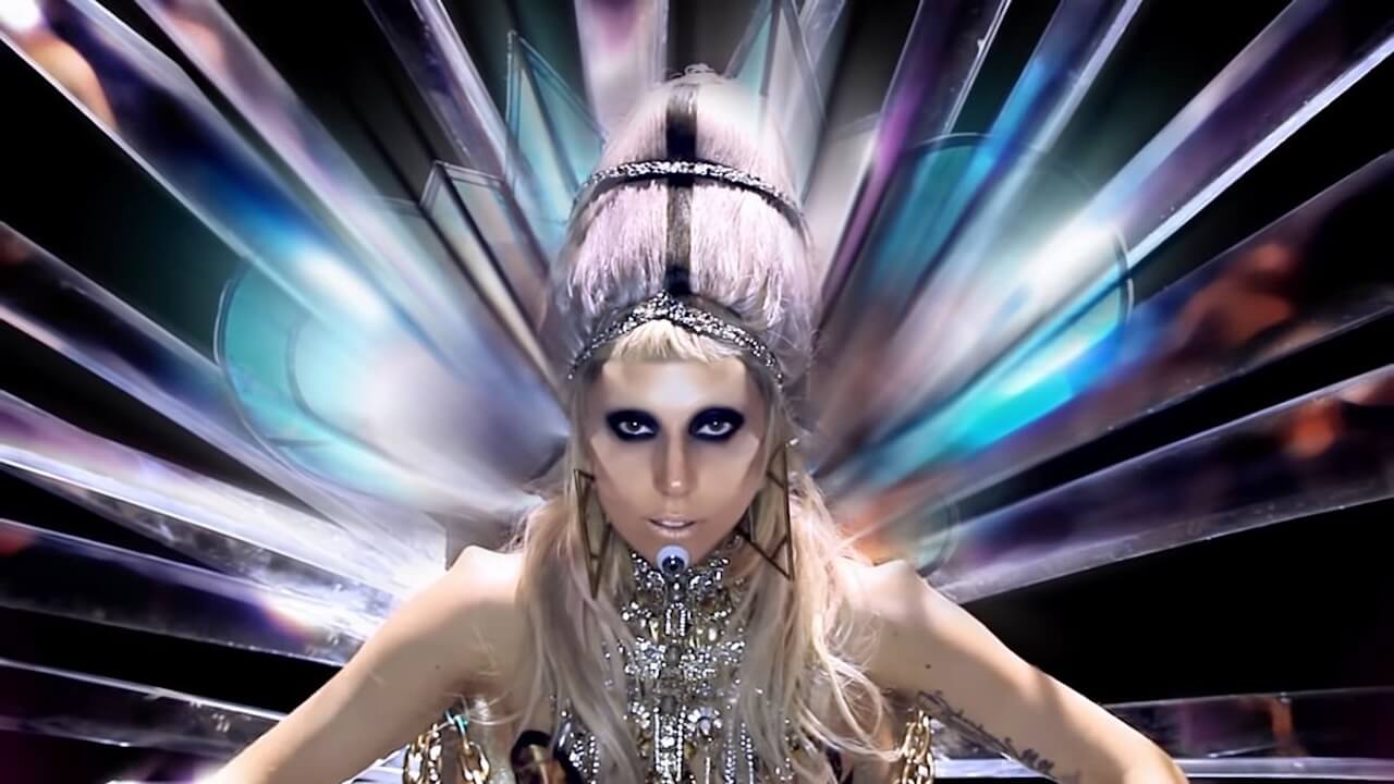Nuovo singolo di Lady Gaga: "Dead dance", fan immersi nell’ascolto esclusivo in cabine a forma di bara - VIDEO - 1200px Lady Gaga Born This Way Nick Knight - Gay.it