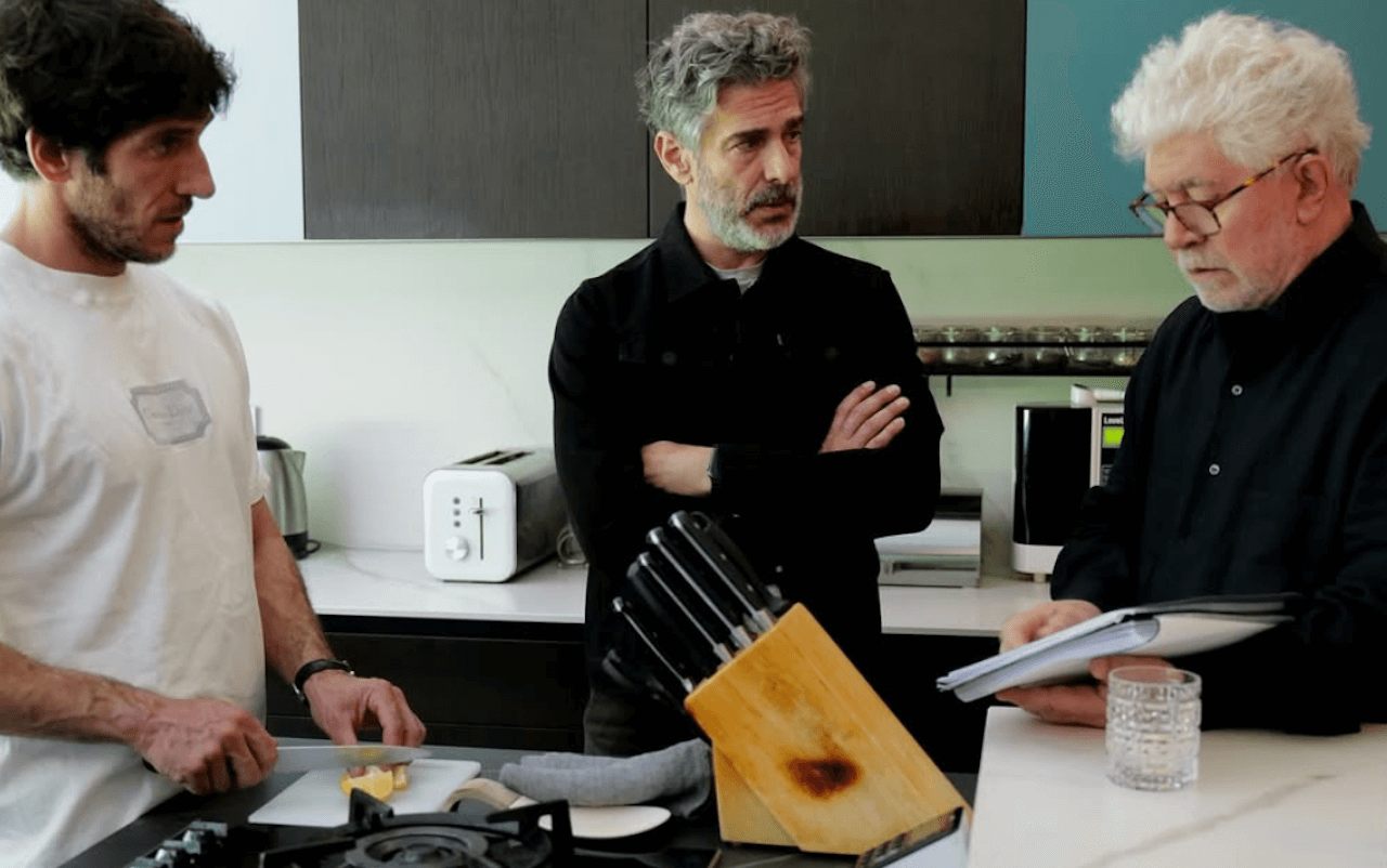Amarga Navidad, primo ciak per il nuovo film di Pedro Almodóvar. Trama e cast - Amarga Navidad foto dal set - Gay.it