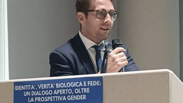 Avezzano, il consigliere Simonelli contro i Pride e chi vi partecipa: "Se ti comporti da maiale stai nella stalla" - Avezzano il consigliere Simonelli contro i Pride e chi vi partecipa - Gay.it