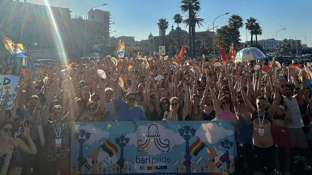 Bari Pride 2025, Lega e FDI chiedono il ritiro del patrocinio: "Non è idoneo". E il sindaco parteciperà con la fascia rainbow - Bari Pride 2025 - Gay.it