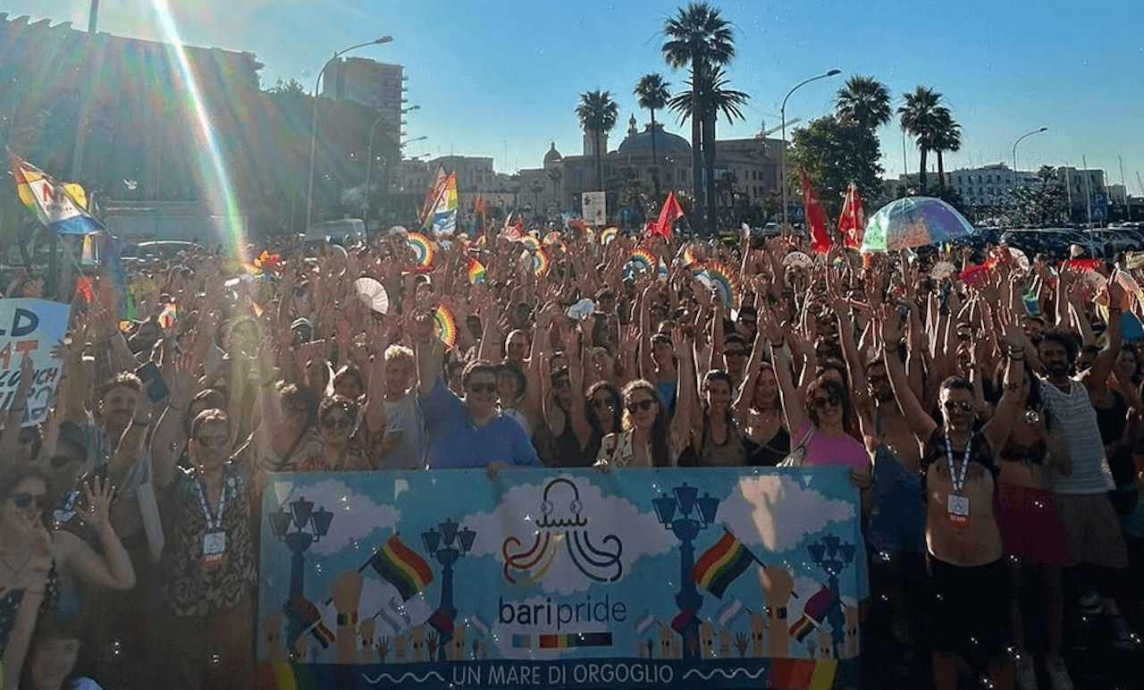 Bari Pride 2025, Lega e FDI chiedono il ritiro del patrocinio: “Non è idoneo”. E il sindaco parteciperà con la fascia rainbow