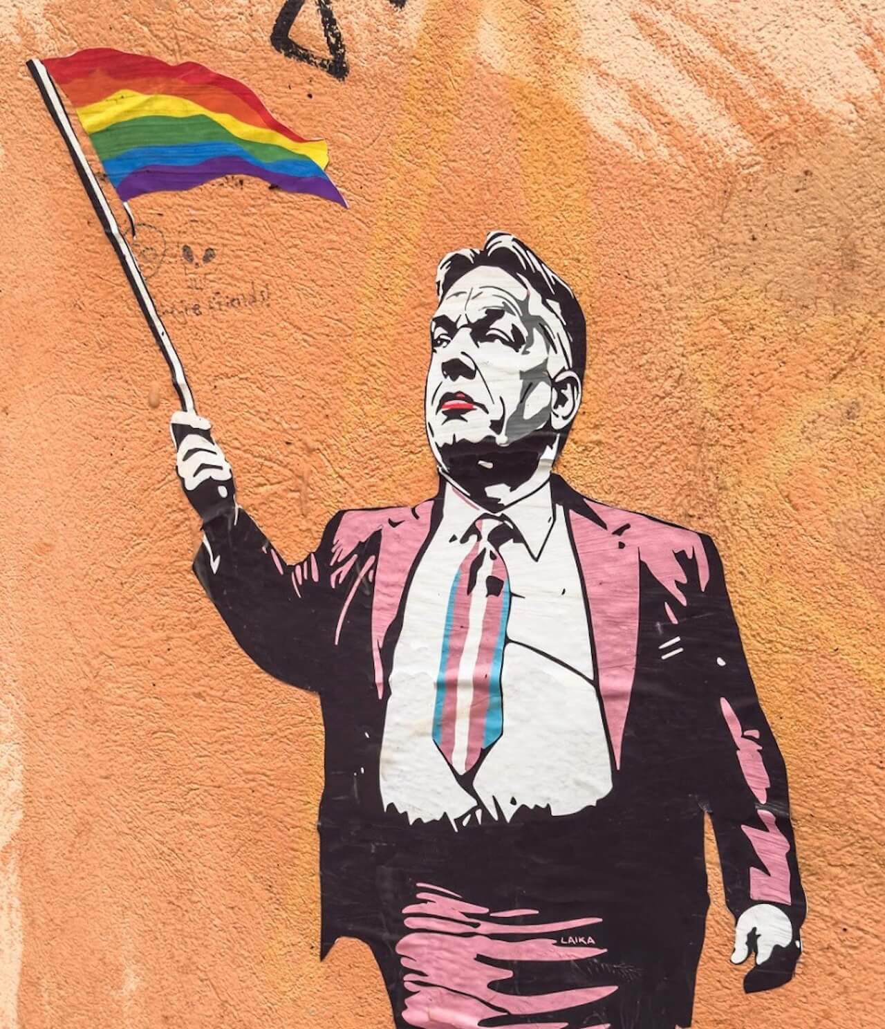 "Un'altra Ungheria è possibile", alla vigilia del Budapest Pride Laika sfida Orban con un'opera nel cuore della città - Budapest La street artist Laika sfida Orban prima del Pride 1 - Gay.it