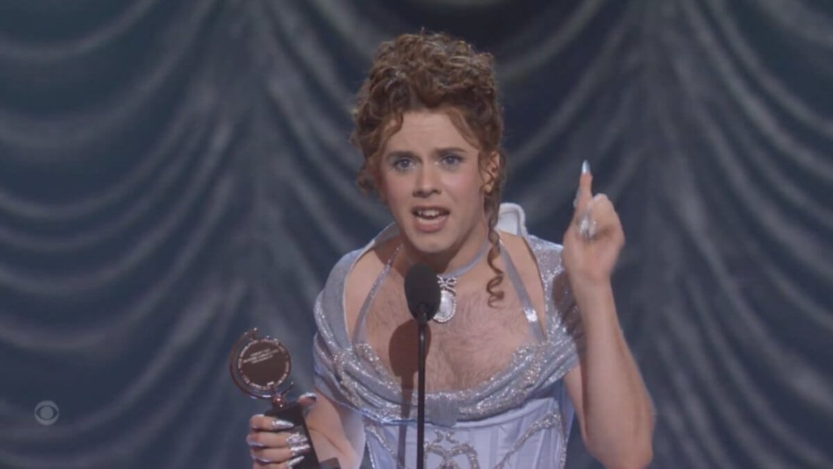 Tony Awards 2025, Cole Escola prima persona non binaria in trionfo come miglior attore in una Play (VIDEO)