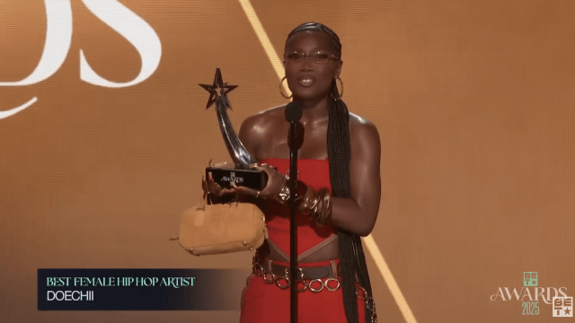 BET Awards 2025, Doechii trionfa e attacca Trump: "Protestiamo contro l'odio, meritiamo di vivere nella speranza e non nella paura" (VIDEO) - Doechii - Gay.it