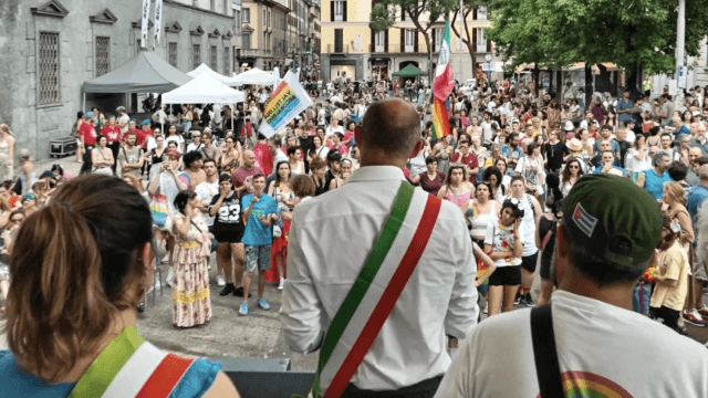 Una bimba con 2 mamme e i 2 sindaci in disaccordo. Uno le riconosce entrambe, l'altro no e impugna l'atto - Mauro Gattinoni - Gay.it