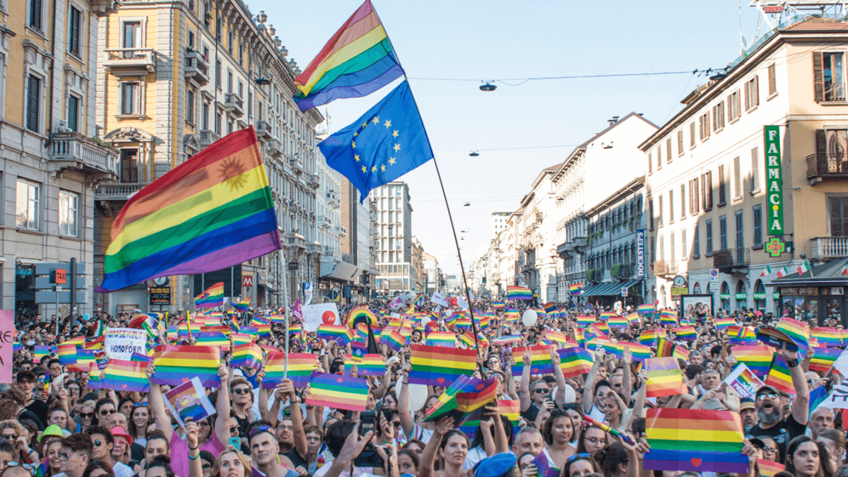 Boom di unioni civili a Milano, quasi sorpasso delle nozze in chiesa: città sempre più LGBTI