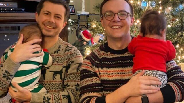 Casa Bianca 2028, Pete Buttigieg candidato presidente per i democratici? - Pete e Chasten Buttigieg 3 960x640 1 - Gay.it