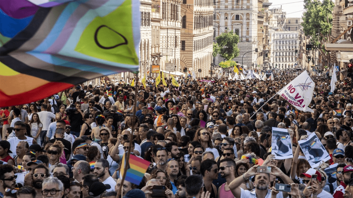 Roma Pride, polemiche sugli sponsor, ma cosa dice il manifesto politico?