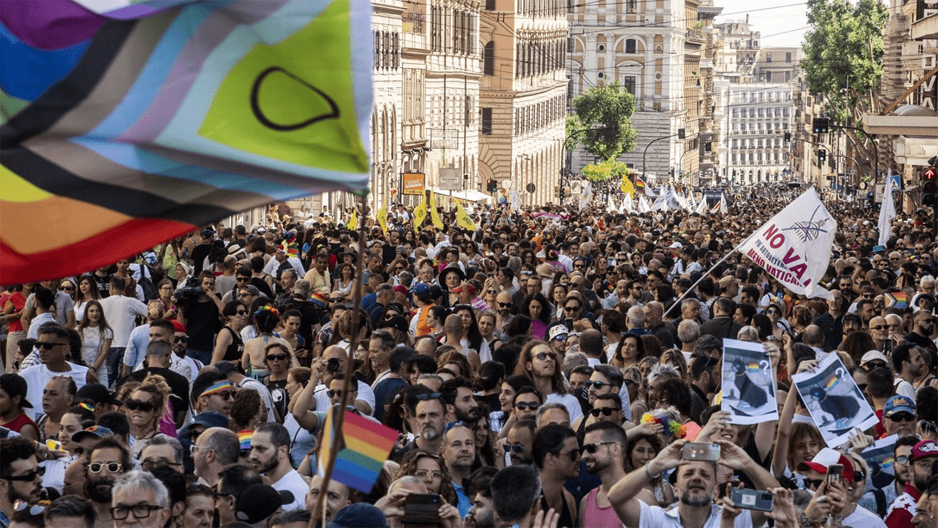 Roma Pride, polemiche sugli sponsor, ma cosa dice il manifesto politico?
