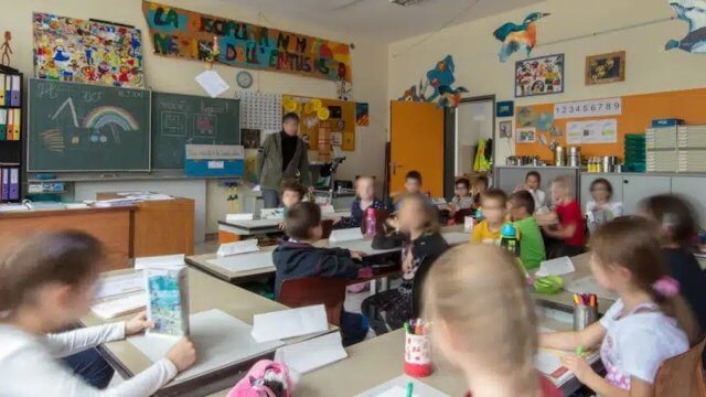 Corte USA, anche gli insegnanti cristiani devono usare i pronomi corretti con glə alunnə trans: "Non viola il Primo Emendamento" - Scuola - Gay.it