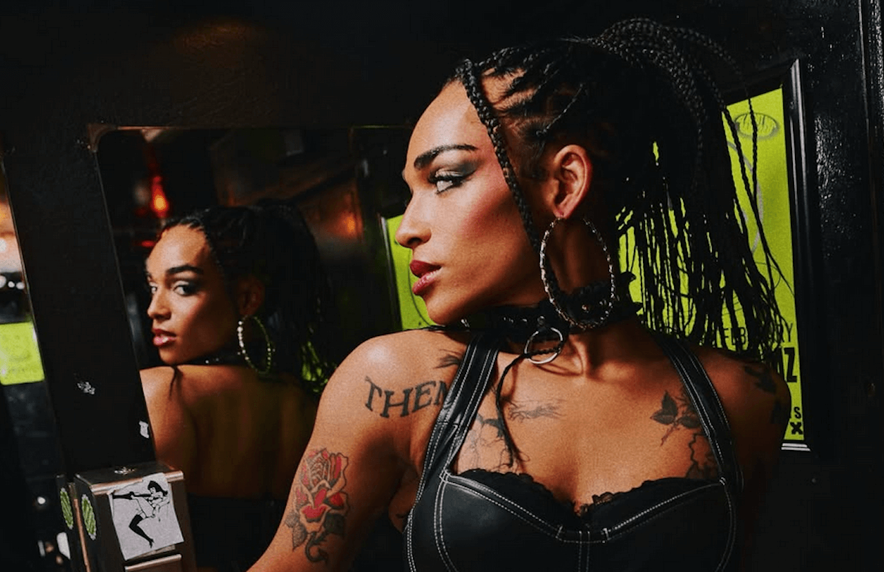 What It Feels Like for a Girl, la nuova serie BBC che è racconto di formazione radicato nell'esperienza trans (VIDEO) - Sticky Nikki – Alex Thomas Smith 1 - Gay.it