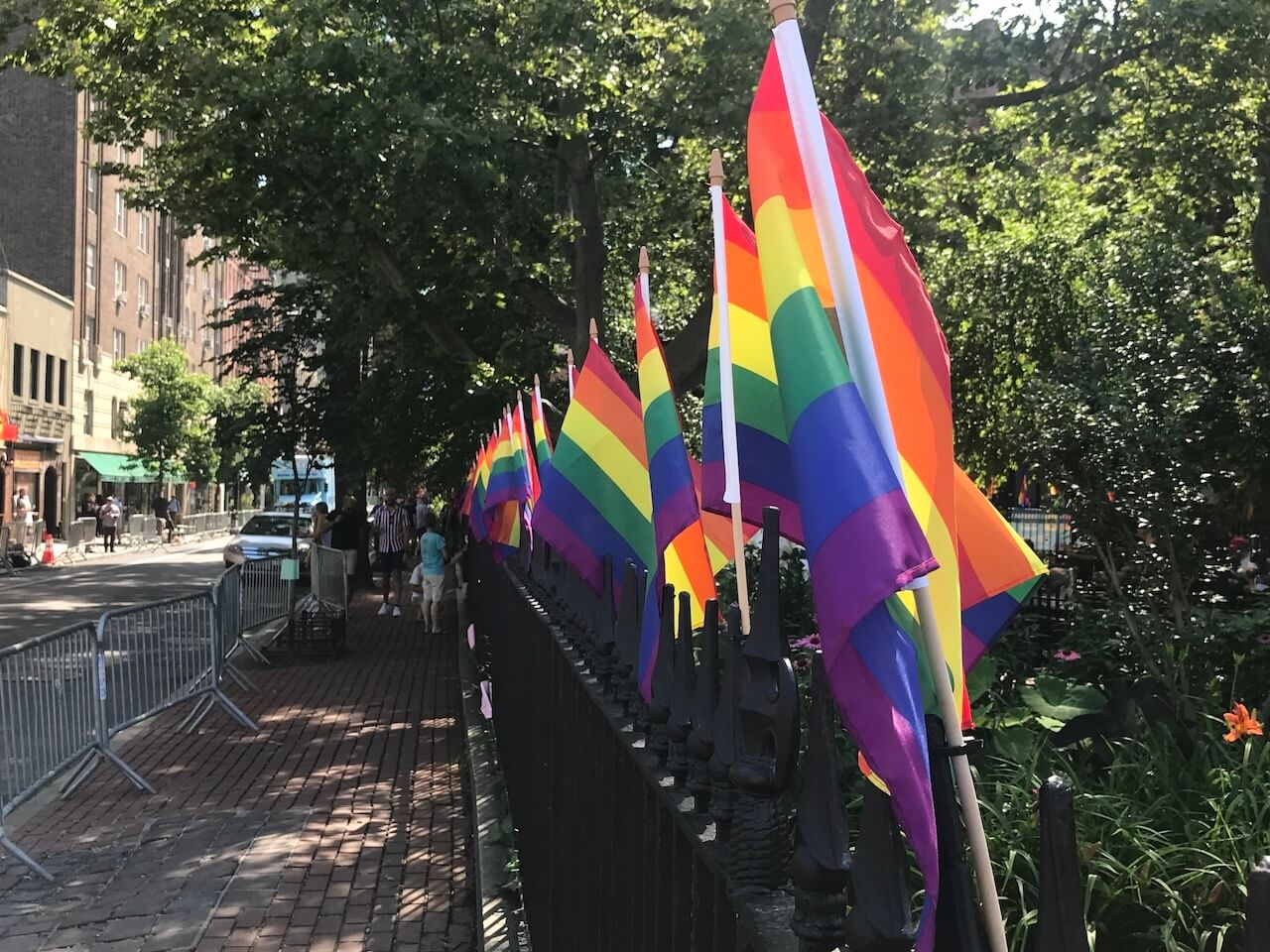 Trump vieta le bandiere trans al monumento di Stonewall - Stonewall INN - Gay.it