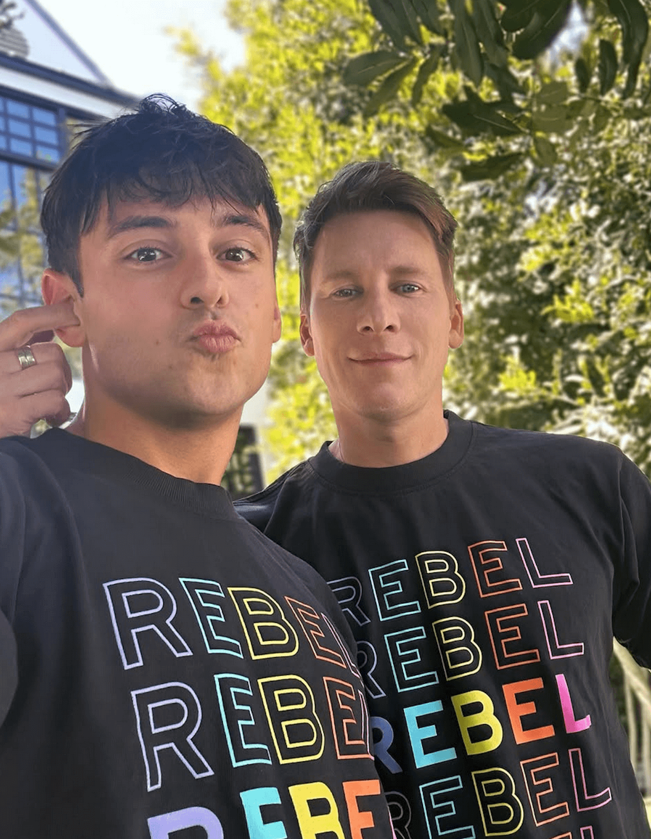 Rock Out, il doc di Dustin Lance Black che racconta l'influenza LGBTQ su heavy metal, punk e rock n' roll - Tom Daley e Dustin Lance Black - Gay.it