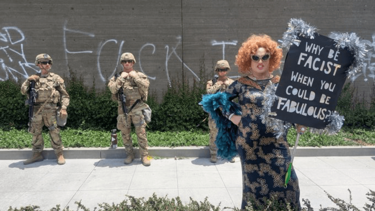 Cartelli queer contro Trump