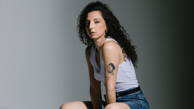 Svegliaginevra torna con "Pessima idea", l'intervista a Gay.it