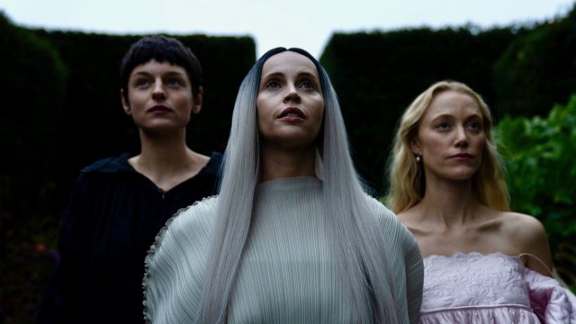 100 Nights of Hero, la rom-com queer con Emma Corrin, Charli XCX e Nicholas Galitzine chiude la SIC di Venezia 2025 - 100 Nights of Hero la rom com queer con Emma Corrin 2 - Gay.it