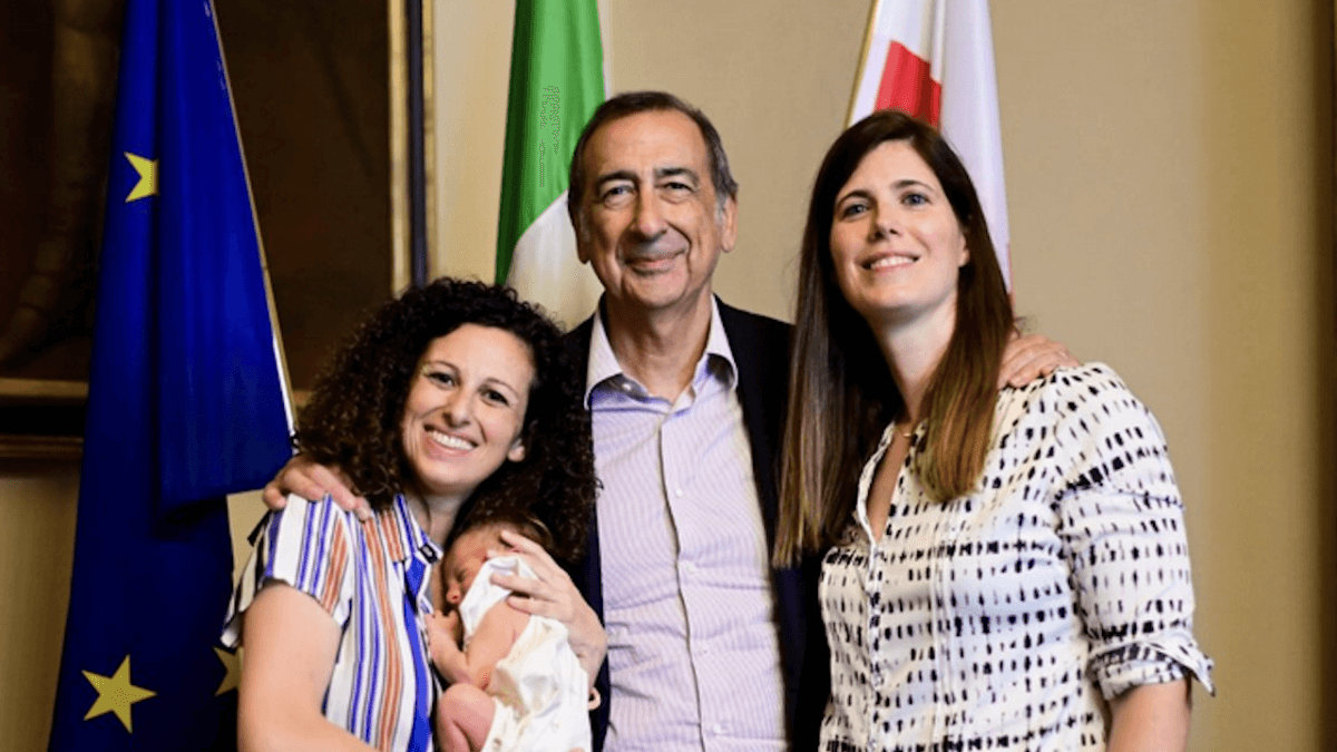 Milano, il sindaco Sala è tornato a registrare i figli con due mamme. Prima volta anche a Brescia
