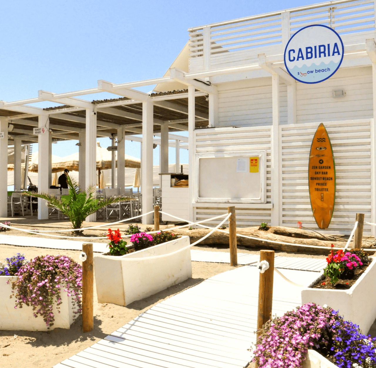 Fiumicino, insulti omofobi e minacce a stabilimento LGBTQIA+ friendly: "Bruciate, fr*ci al rogo" - Cabiria Bay Pride omofobia - Gay.it