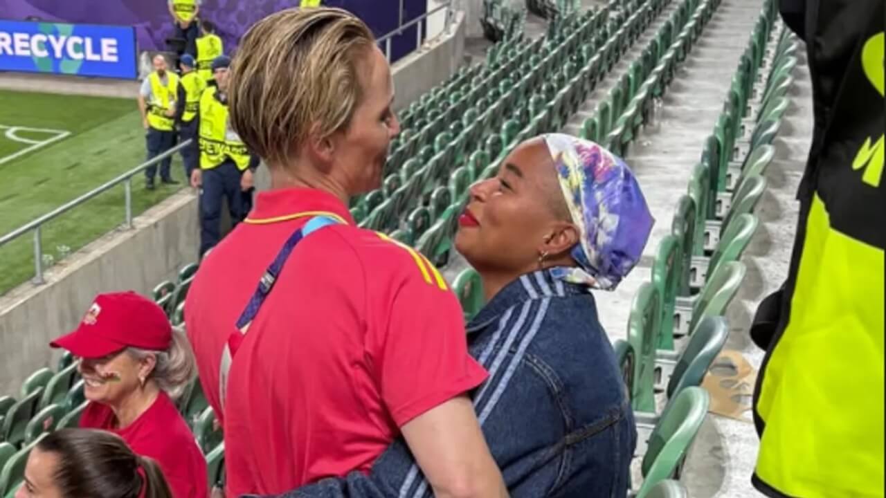 Europei femminili, Jess Fishlock entra nella Storia. Il dolcissimo abbraccio a sua moglie Tziarra King