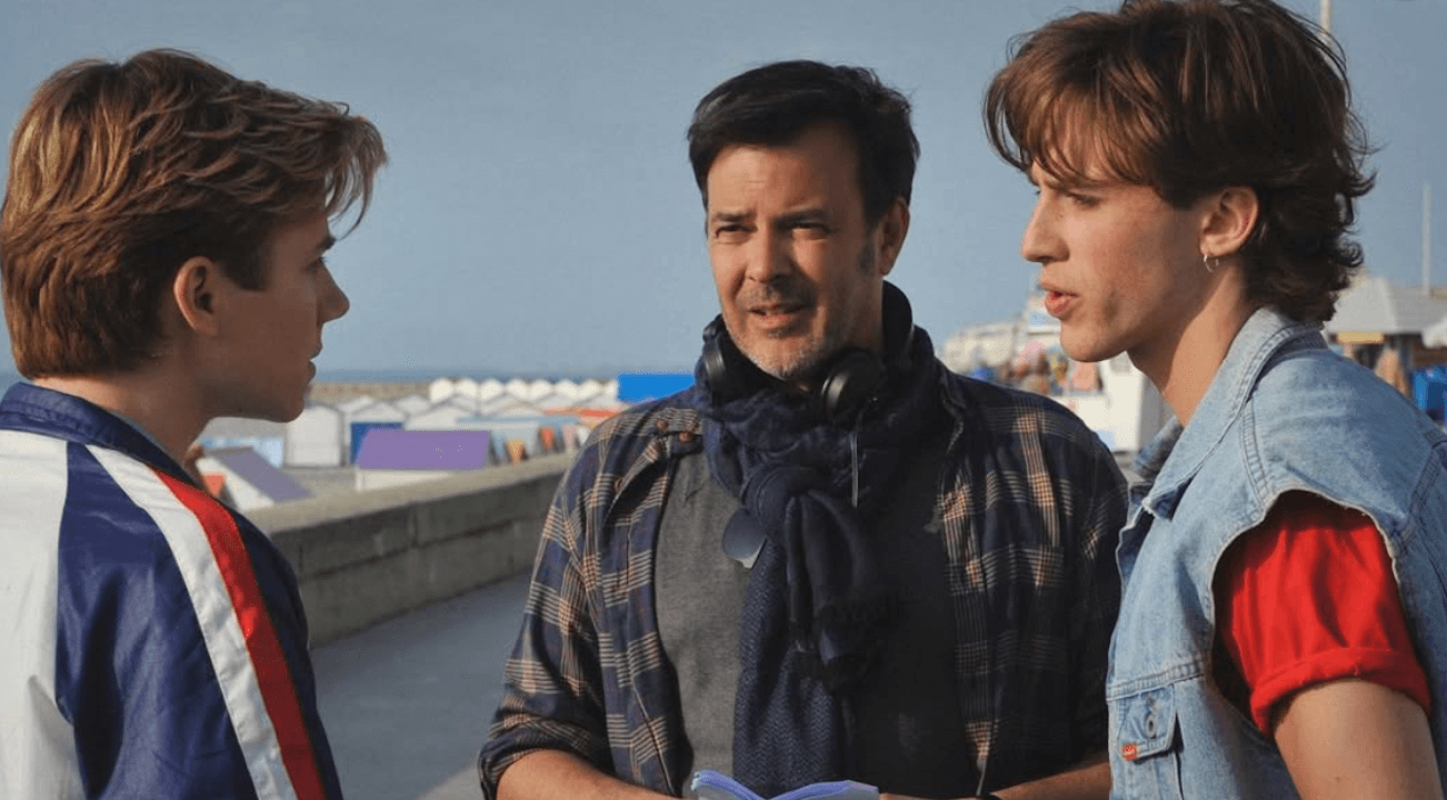 Lo Straniero, Francois Ozon riadatta Albert Camus. Benjamin Voisin come Marcello Mastroianni - Francois Ozon sul set di Estate85 - Gay.it