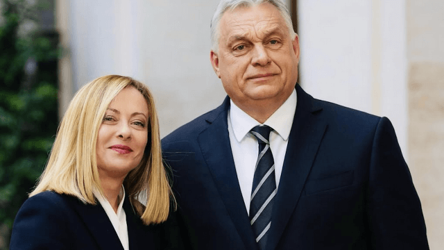Europa, è allarme criminalizzazione LGBTQIA+. Il nuovo report di Ilga-Europe condanna anche l'Italia di Giorgia Meloni - Giorgia Meloni e Viktor Orban - Gay.it