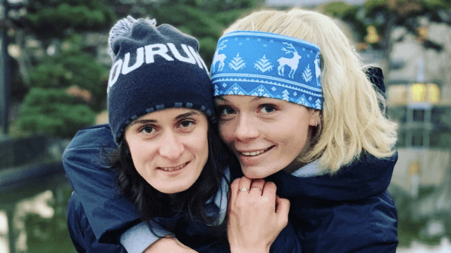 Martina Sablikova, la pattinatrice 3 volte oro olimpico fa coming out: "Da 12 anni faccio coppia con Niky" - Martina Sablikova e Niki Zdrahalova - Gay.it