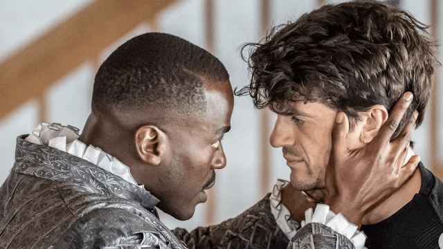 Born With Teeth, Ncuti Gatwa ed Edward Bluemel sono Christopher Marlowe e William Shakespeare innamorati - Ncuti Gatwa e Edward Bluemel sono Christopher Marlowe e William Shakespeare innamorati in Born With Teeth - Gay.it