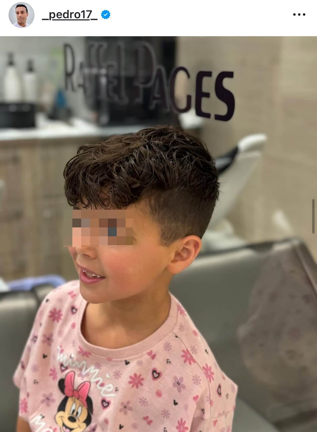 Pedro, il figlio Marc festeggia 8 anni con una tiara in testa e il calciatore della Lazio è costretto a chiudere i commenti social - Pedro il figlio Marc festeggia gli anni con una tiara in testa 2 - Gay.it