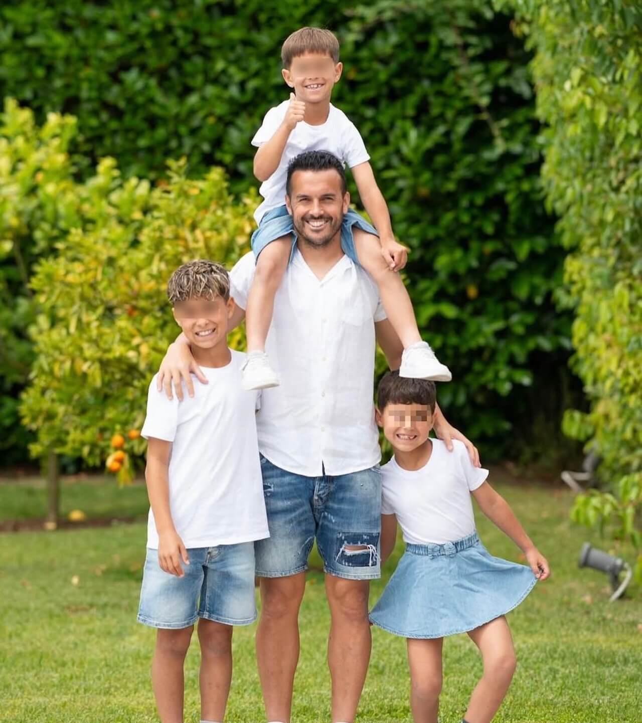 Pedro, il figlio Marc festeggia 8 anni con una tiara in testa e il calciatore della Lazio è costretto a chiudere i commenti social - Pedro il figlio Marc festeggia gli anni con una tiara in testa 3 - Gay.it