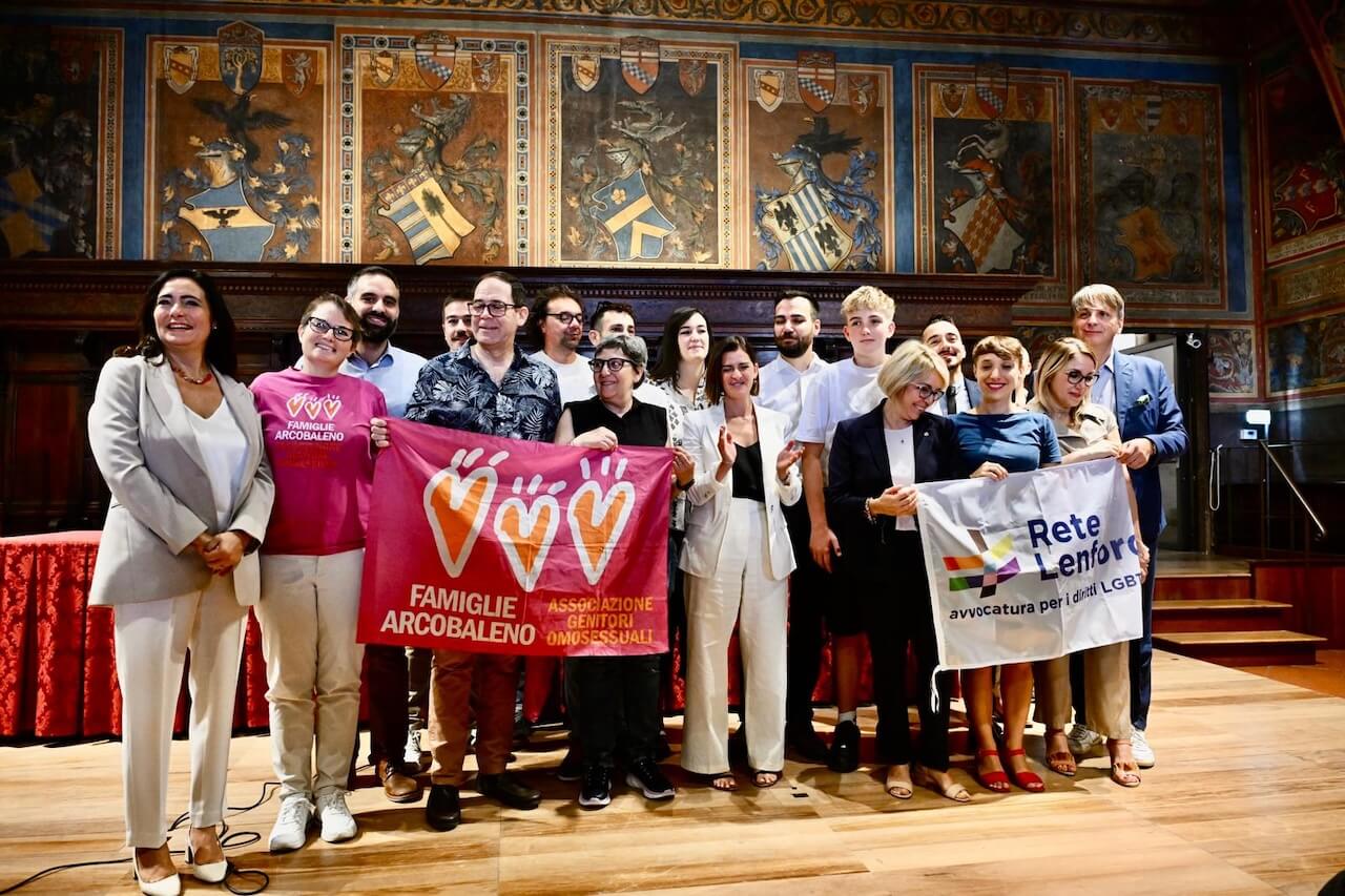 Perugia, storica prima volta: la sindaca Ferdinandi registra 5 bambine figlie di tre coppie di mamme