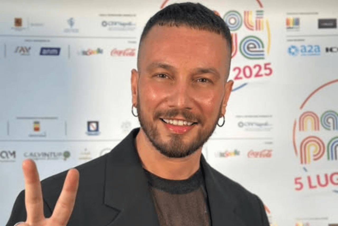 Antonino vittima di omofobia: “Mi hanno augurato di morire, perché sono gay”, il racconto dal palco del Napoli Pride