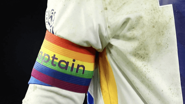 Premier League 2024/25, aumentano gli episodi di omofobia nel calcio inglese - The Premier League is proud to support Stonewalls Rainbow Laces campaign - Gay.it