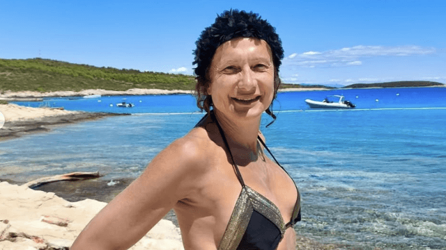 Chi ha paura di Vladimir Luxuria in bikini? Esplode la transfobia social per le sue foto dalla Croazia - Vladimir Luxuria e gli insulti transfobici per il bikini 2 - Gay.it