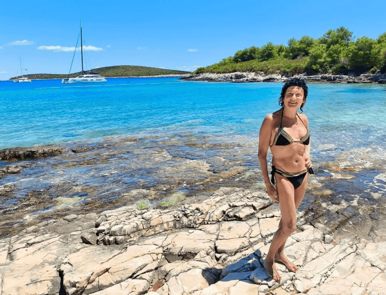 Chi ha paura di Vladimir Luxuria in bikini? Esplode la transfobia social per le sue foto dalla Croazia - Vladimir Luxuria e gli insulti transfobici per il bikini - Gay.it