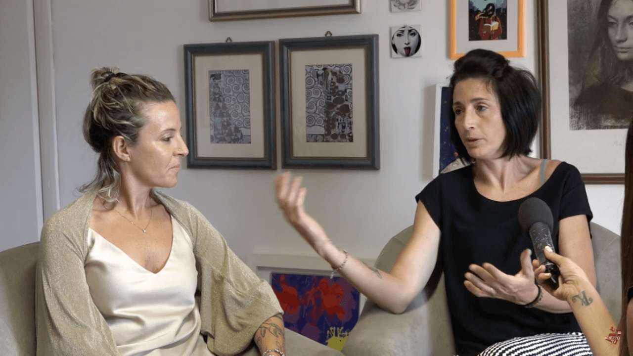 Tribunale di Firenze riconosce Eleonora e Arianna mamme di due gemelli nati con fecondazione eterologa e transfer: “Sono felici”