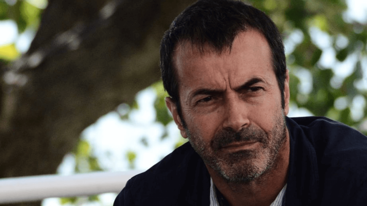Le due vite di Andrea Occhipinti, il sex symbol gay che ha sfidato l’ipocrisia del cinema italiano senza mai tradire se stesso