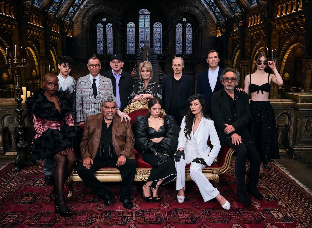 Mercoledì 2, Lady Gaga pubblica una canzone inedita. Arriva Dead Dance - BALCONY RBL WEDNESDAY NETFLIX 0187 V3 - Gay.it