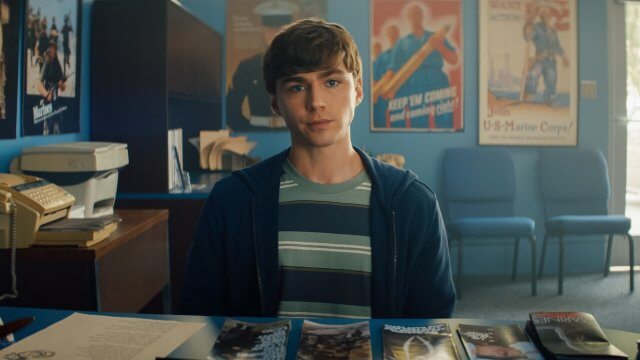 Miles Heizer e l'essere un attore gay a Hollywood: "Sono cresciuto pensando che non avrei più lavorato perché riconoscibile" - Boots u S1 E1 00 00 12 23 R - Gay.it