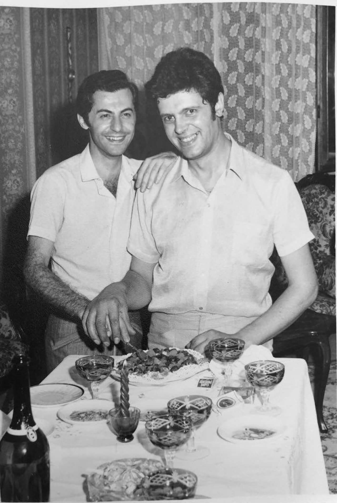 Gianni Reinetti e Franco Perrello, appello al Comune di Torino affinché dedichi un luogo alla loro memoria - Gianni Reinetti e Franco Perrello da giovani - Gay.it