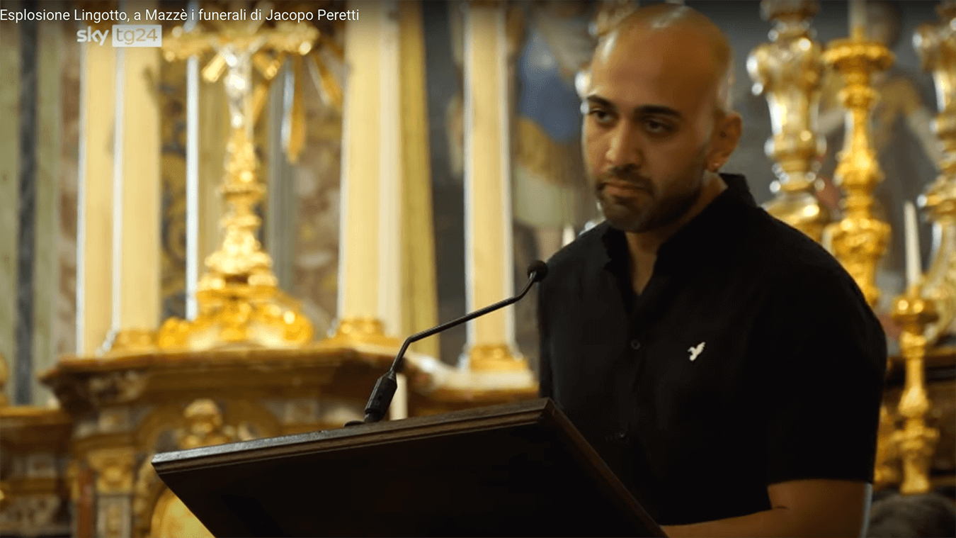 Gioele, compagno di Jacopo Peretti, ha parlato durante i funerali del suo amato, celebrati con rito cattolico.