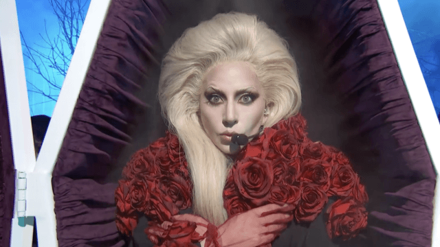Mercoledì 2, Lady Gaga pubblica una canzone inedita. Arriva Dead Dance - Lady Gaga Mercoledi 2 - Gay.it