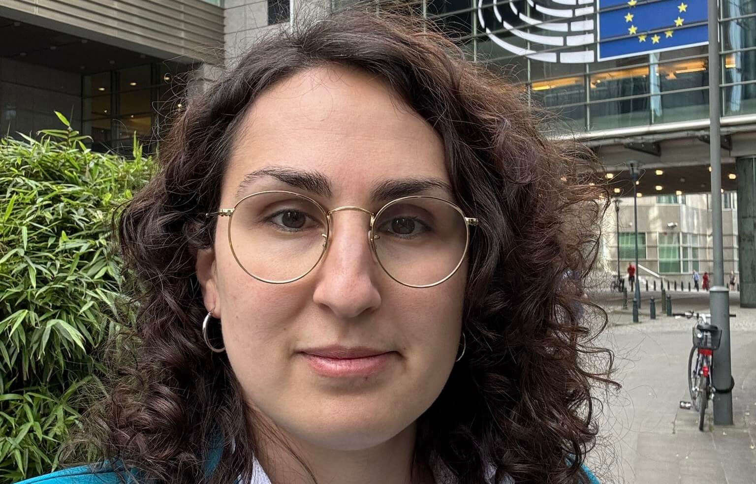 Il movimento LGBTQIA+ al fianco di Roberta Parigiani, vittima di transfobia e violenza social: "C'è un'intera comunità pronta a difendersi e a contrattaccare" - Roberta Parigiani 1 - Gay.it